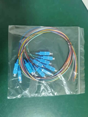 출구 0.9mm LSZH 광섬유 피그테일 12코드 1.5 2.0 3.0 삽입 손실 ≤0.3dB 3